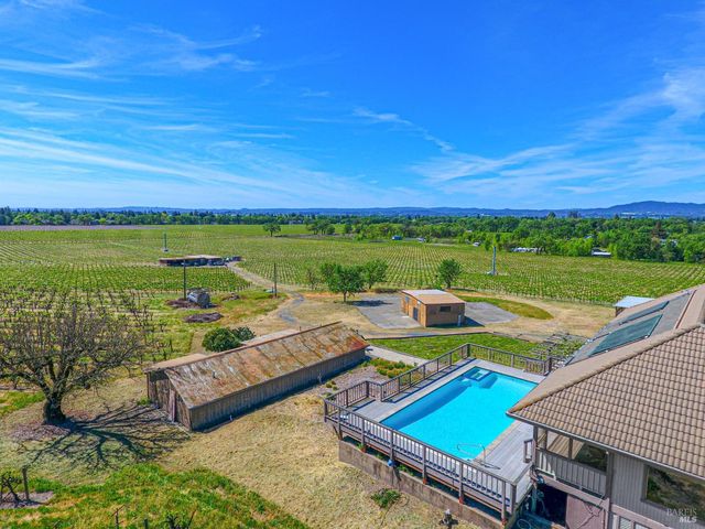 590 Pleasant Ave, Santa Rosa, CA 95403