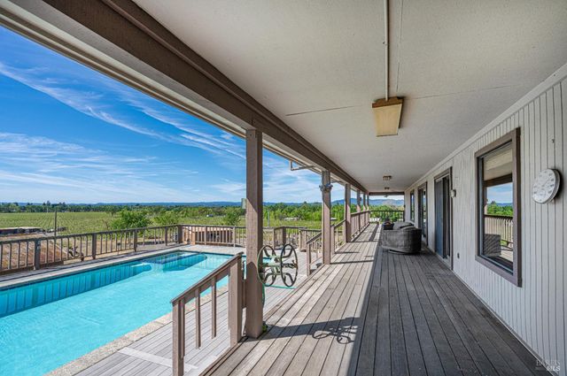 590 Pleasant Ave, Santa Rosa, CA 95403