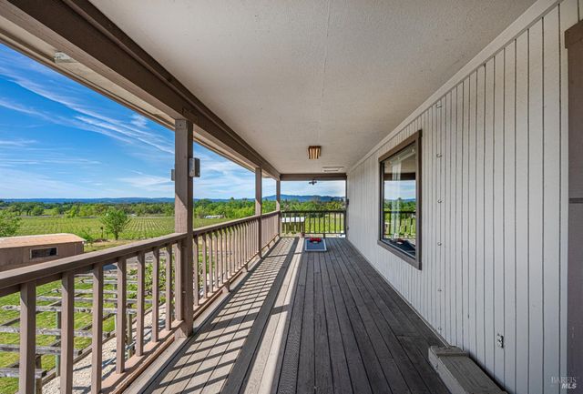 590 Pleasant Ave, Santa Rosa, CA 95403