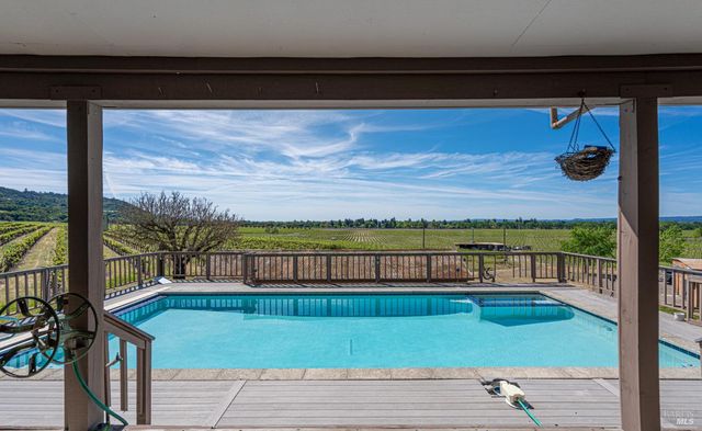 590 Pleasant Ave, Santa Rosa, CA 95403