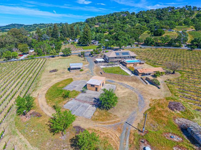 590 Pleasant Ave, Santa Rosa, CA 95403