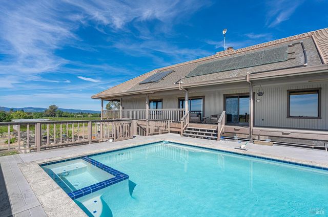 590 Pleasant Ave, Santa Rosa, CA 95403