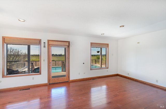 590 Pleasant Ave, Santa Rosa, CA 95403