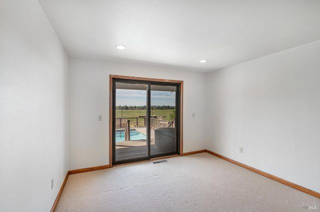 590 Pleasant Ave, Santa Rosa, CA 95403