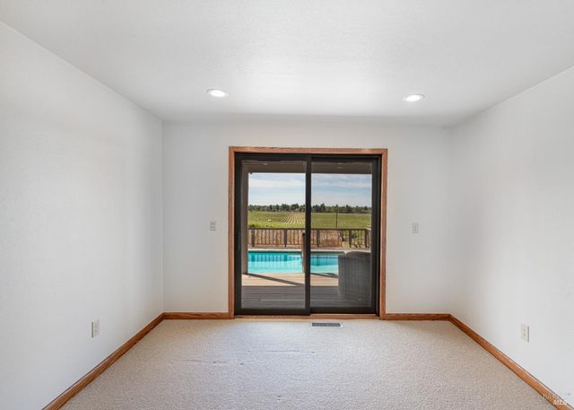 590 Pleasant Ave, Santa Rosa, CA 95403