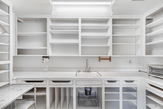 590 Pleasant Ave, Santa Rosa, CA 95403