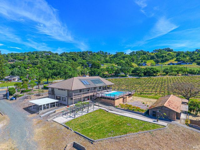 590 Pleasant Ave, Santa Rosa, CA 95403