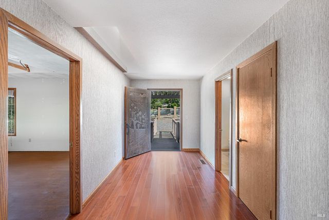 590 Pleasant Ave, Santa Rosa, CA 95403