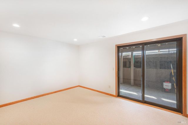 590 Pleasant Ave, Santa Rosa, CA 95403