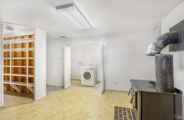 590 Pleasant Ave, Santa Rosa, CA 95403