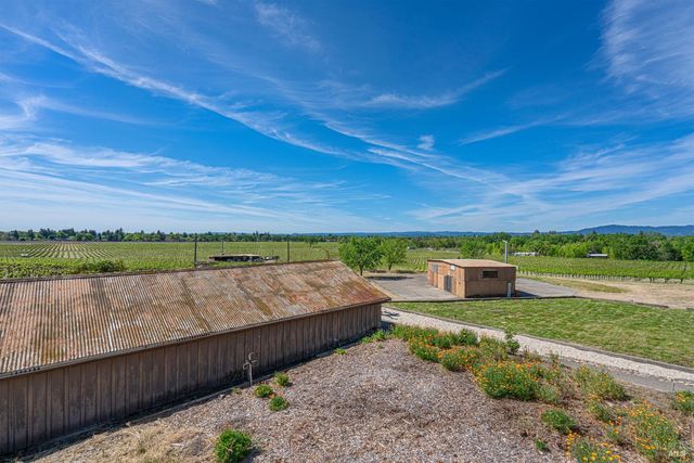 590 Pleasant Ave, Santa Rosa, CA 95403