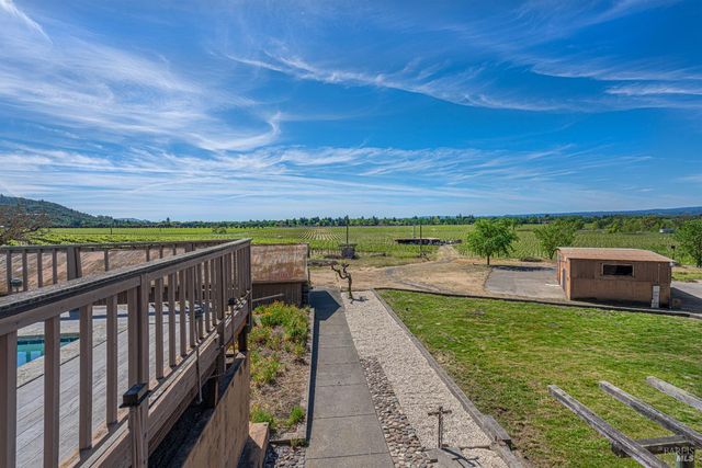 590 Pleasant Ave, Santa Rosa, CA 95403