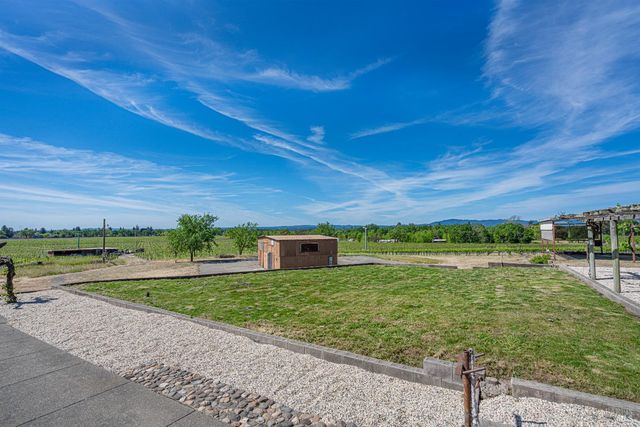 590 Pleasant Ave, Santa Rosa, CA 95403