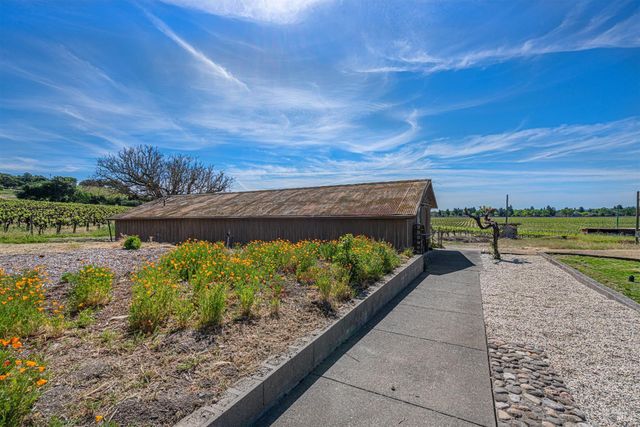 590 Pleasant Ave, Santa Rosa, CA 95403