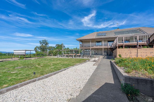 590 Pleasant Ave, Santa Rosa, CA 95403