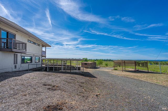 590 Pleasant Ave, Santa Rosa, CA 95403