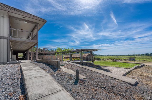 590 Pleasant Ave, Santa Rosa, CA 95403