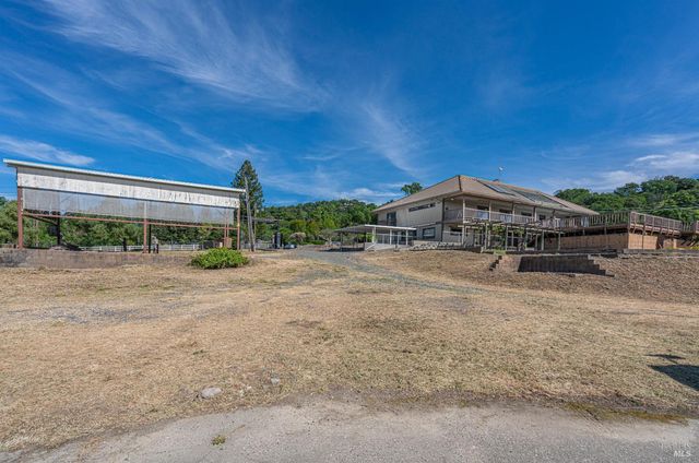 590 Pleasant Ave, Santa Rosa, CA 95403