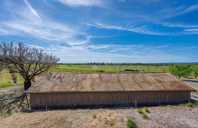 590 Pleasant Ave, Santa Rosa, CA 95403