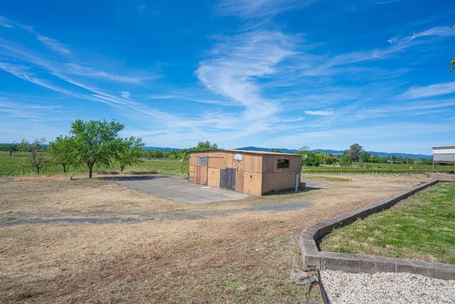 590 Pleasant Ave, Santa Rosa, CA 95403