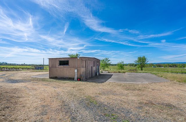 590 Pleasant Ave, Santa Rosa, CA 95403