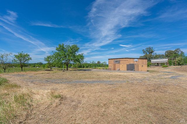 590 Pleasant Ave, Santa Rosa, CA 95403