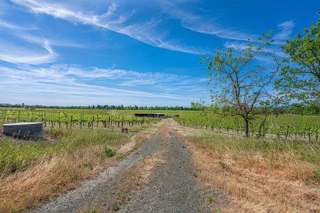 590 Pleasant Ave, Santa Rosa, CA 95403