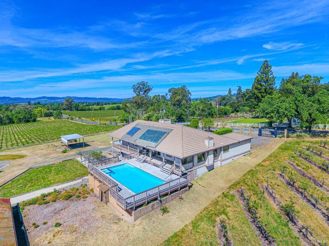 590 Pleasant Ave, Santa Rosa, CA 95403