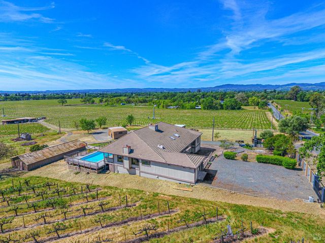 590 Pleasant Ave, Santa Rosa, CA 95403