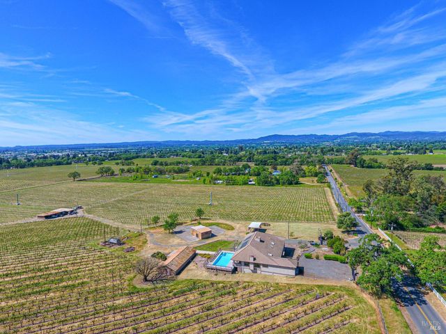 590 Pleasant Ave, Santa Rosa, CA 95403