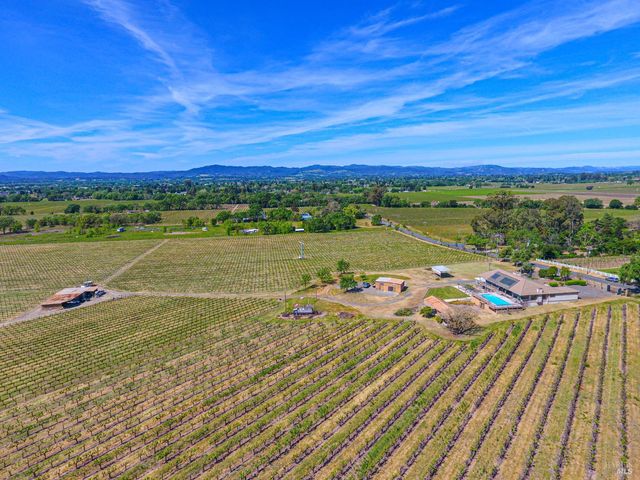 590 Pleasant Ave, Santa Rosa, CA 95403