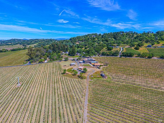 590 Pleasant Ave, Santa Rosa, CA 95403