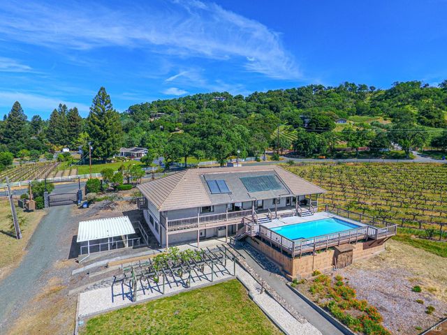 590 Pleasant Ave, Santa Rosa, CA 95403