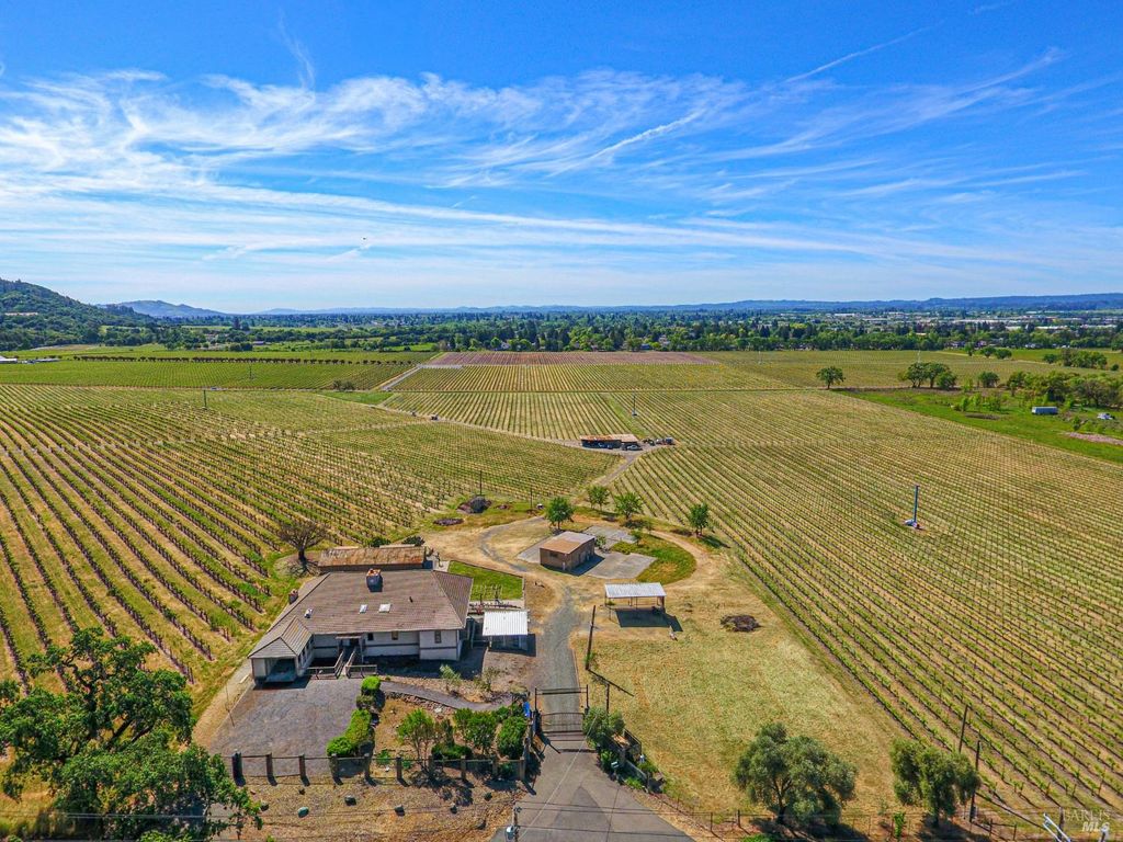 590 Pleasant Ave, Santa Rosa, CA 95403