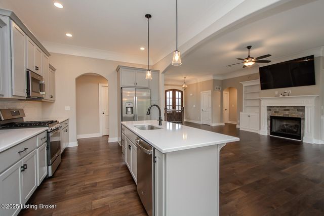 10700 Leo Farm Pl, Louisville, KY 40291