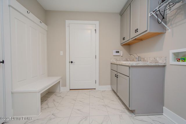 10700 Leo Farm Pl, Louisville, KY 40291