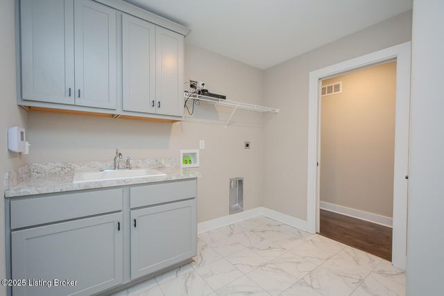 10700 Leo Farm Pl, Louisville, KY 40291