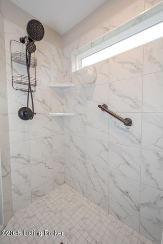 10700 Leo Farm Pl, Louisville, KY 40291