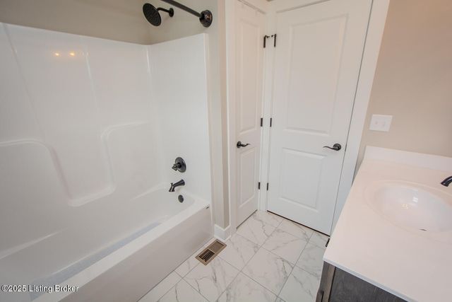 10700 Leo Farm Pl, Louisville, KY 40291