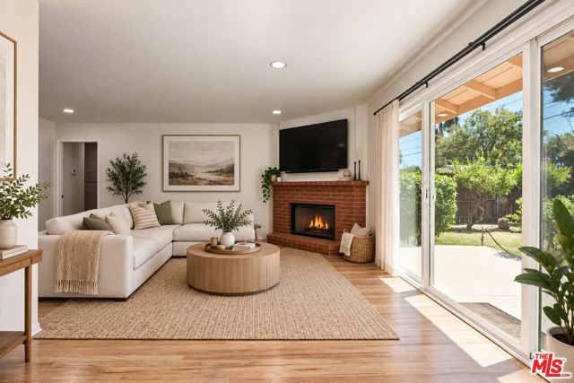 22716 Kittridge Street, Los Angeles, CA 91307
