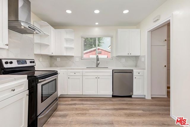 22716 Kittridge Street, Los Angeles, CA 91307