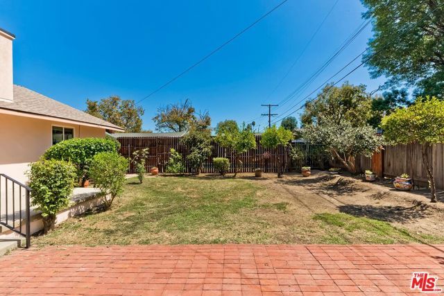 22716 Kittridge Street, Los Angeles, CA 91307