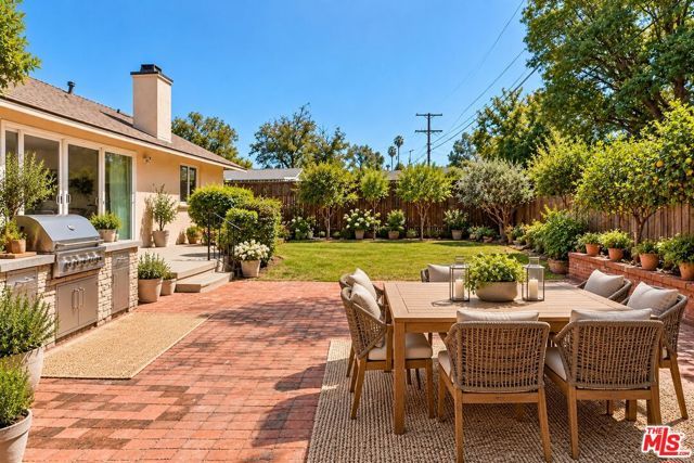 22716 Kittridge Street, Los Angeles, CA 91307