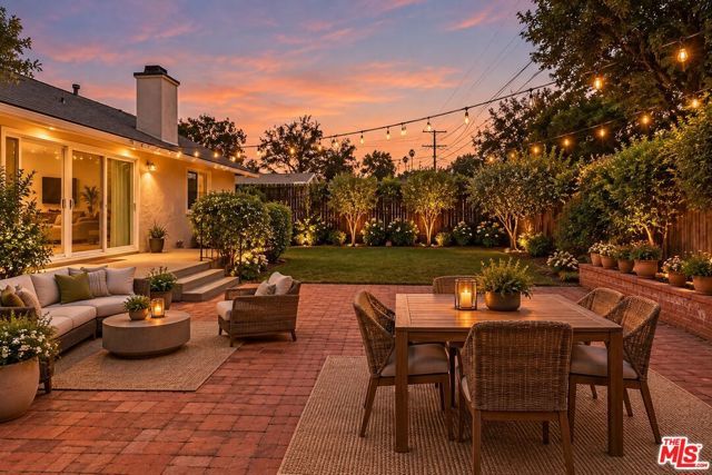 22716 Kittridge Street, Los Angeles, CA 91307