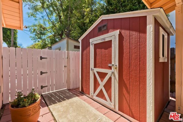 22716 Kittridge Street, Los Angeles, CA 91307