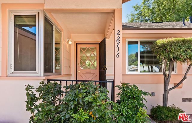 22716 Kittridge Street, Los Angeles, CA 91307