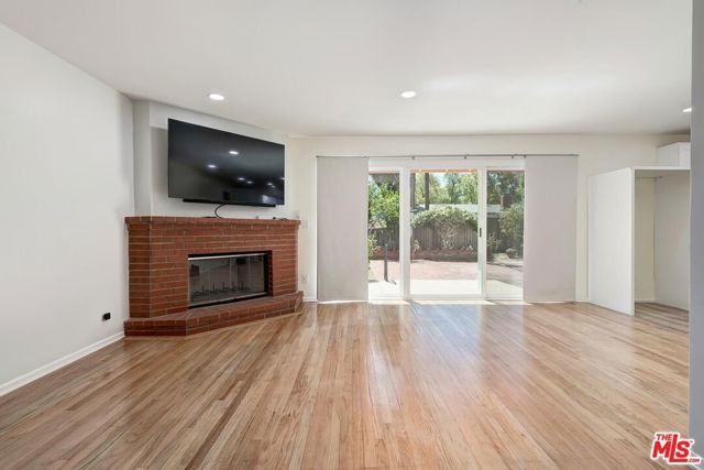 22716 Kittridge Street, Los Angeles, CA 91307