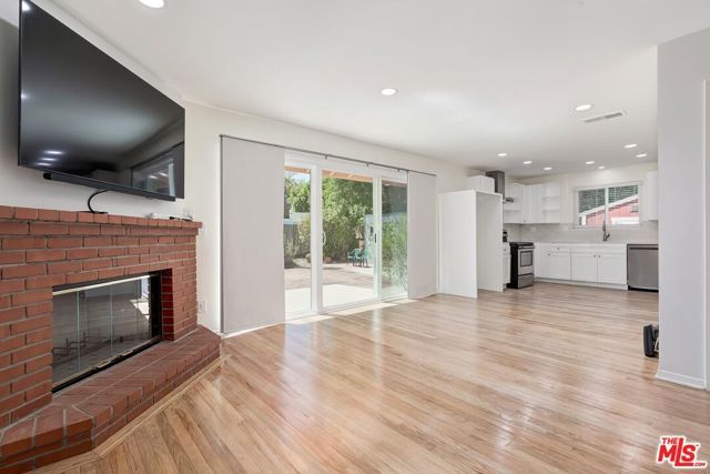 22716 Kittridge Street, Los Angeles, CA 91307