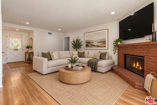 22716 Kittridge Street, Los Angeles, CA 91307