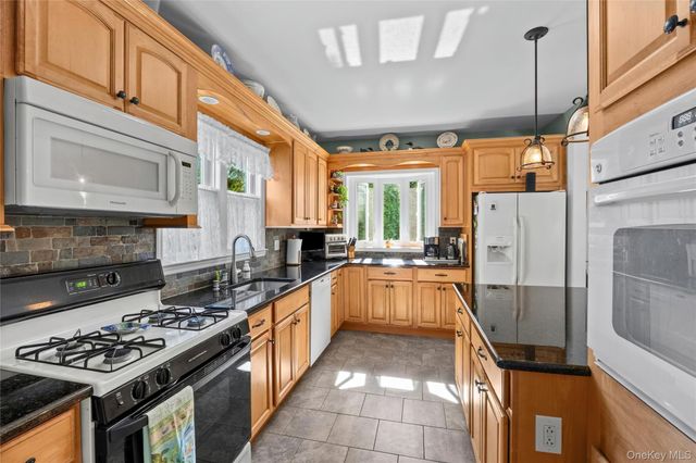19 Willow Place, Oyster Bay, NY 11771